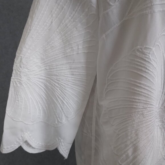 Chico’s | White Embroidered Floral Pull On Top Blouse | Size M - Picture 3 of 9
